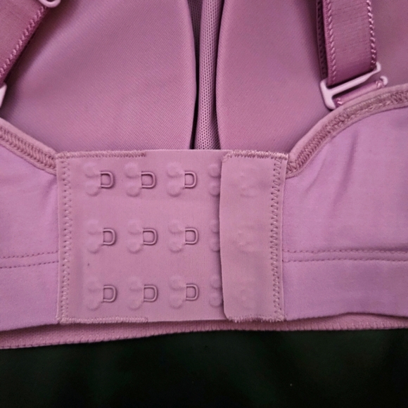 Lululemon Light Purple TaTa Tamer Clasp Back Sports Bra E34( B34 ) - Picture 8 of 10